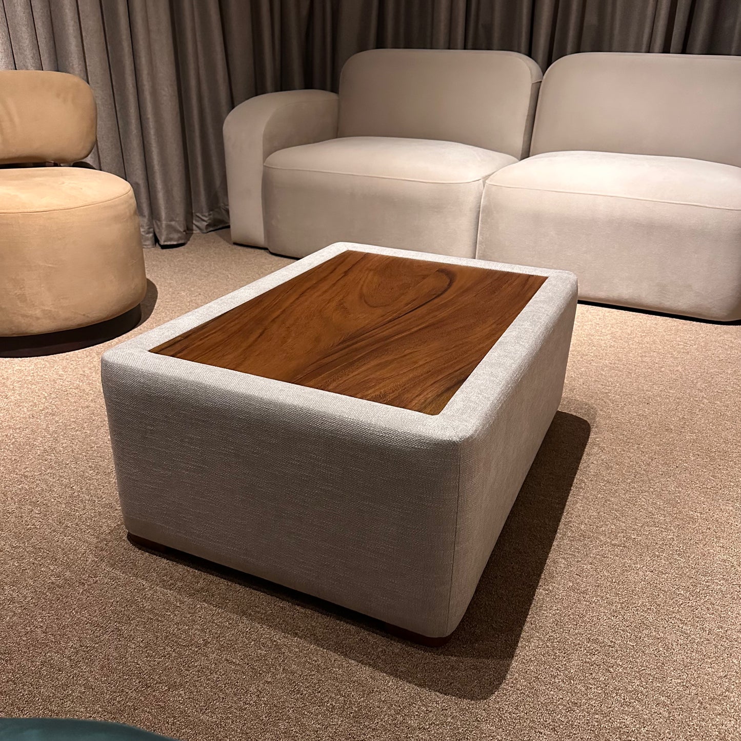 MESA DE CENTRO CORTEFIEL CONACASTE TAPICERIA GRIS